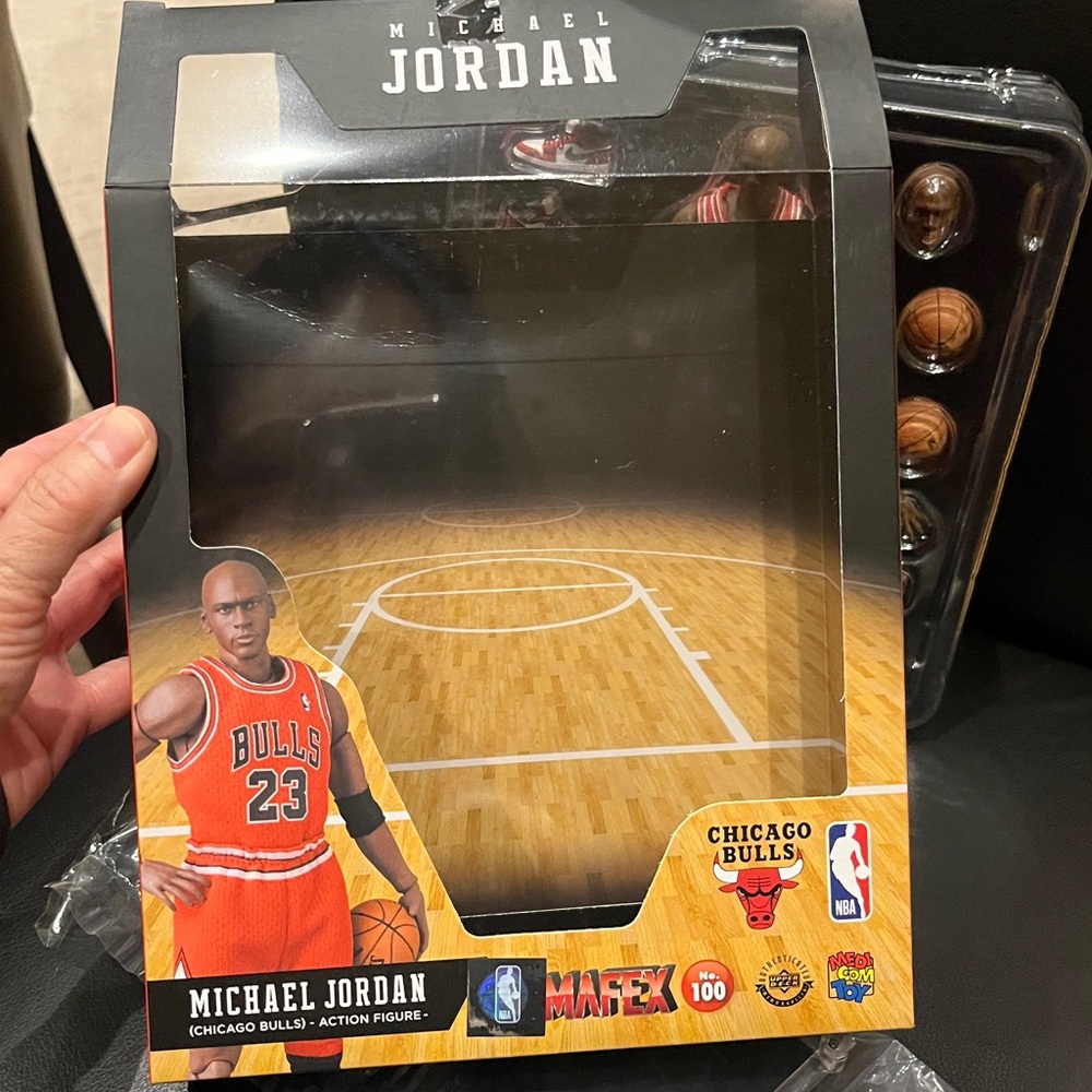 Medicom Toys MAFEX No.100 NBA Chicago Bulls Michael Jordan Figure (NIB) - Picture 15 of 16